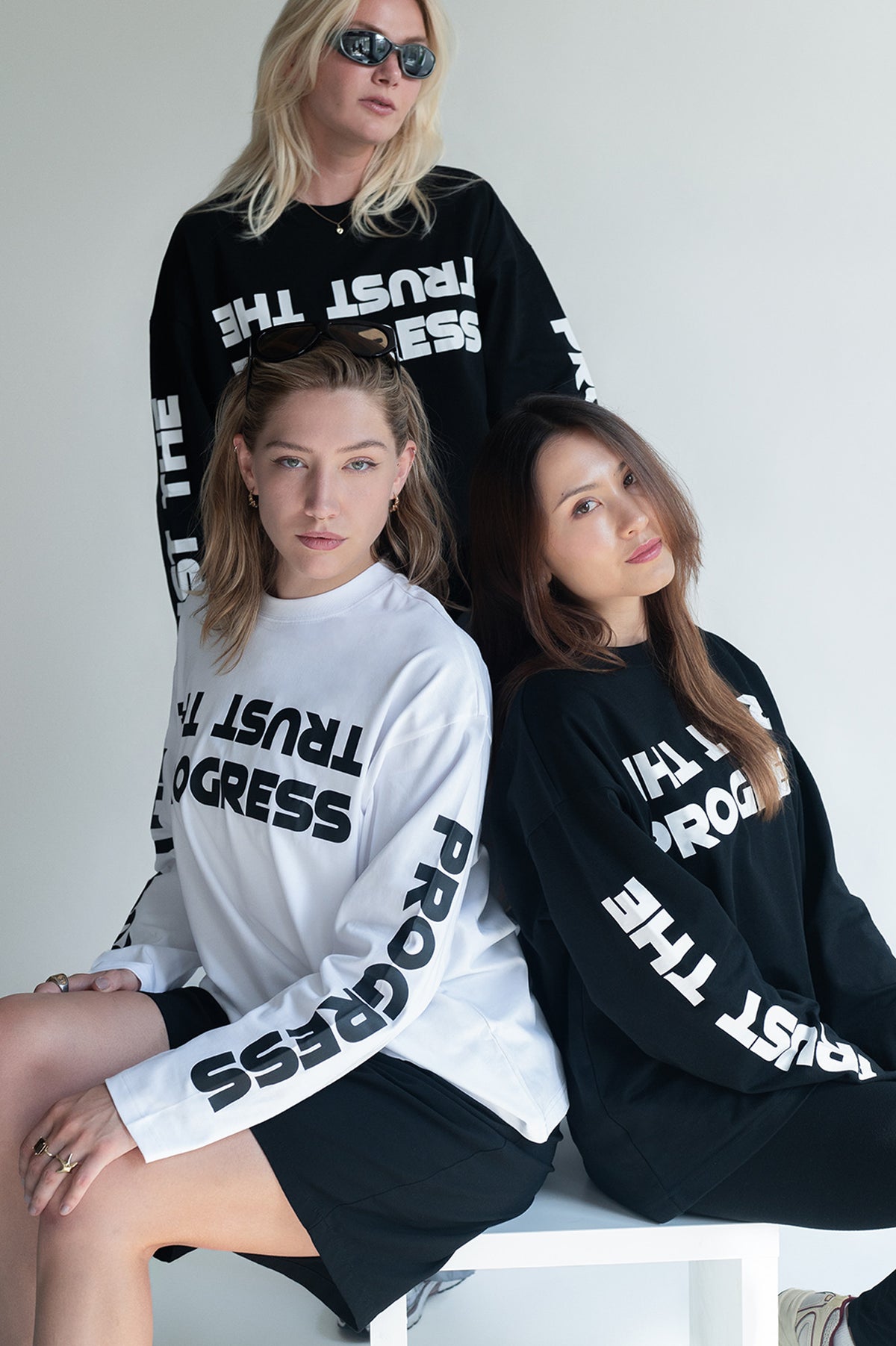 V-trust Longsleeve (White)