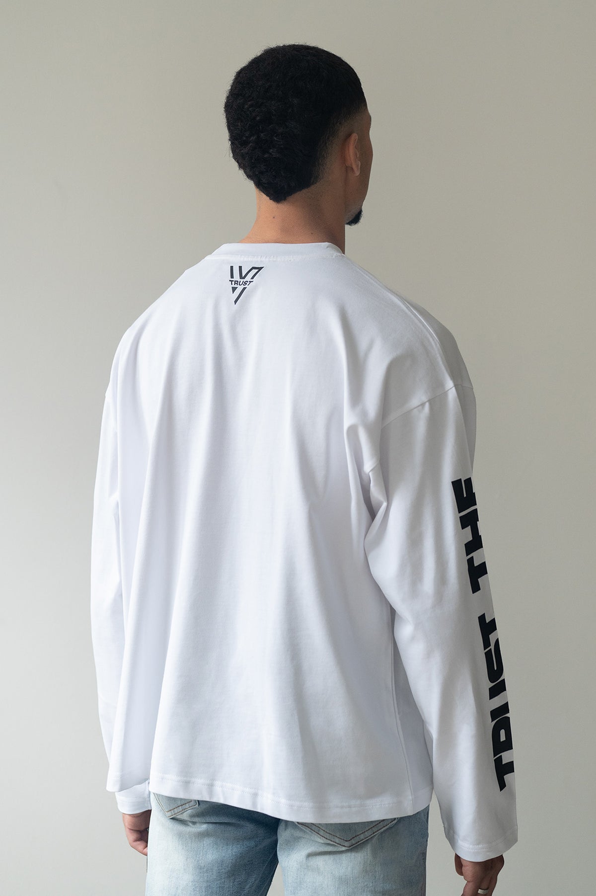 V-trust Longsleeve (White)